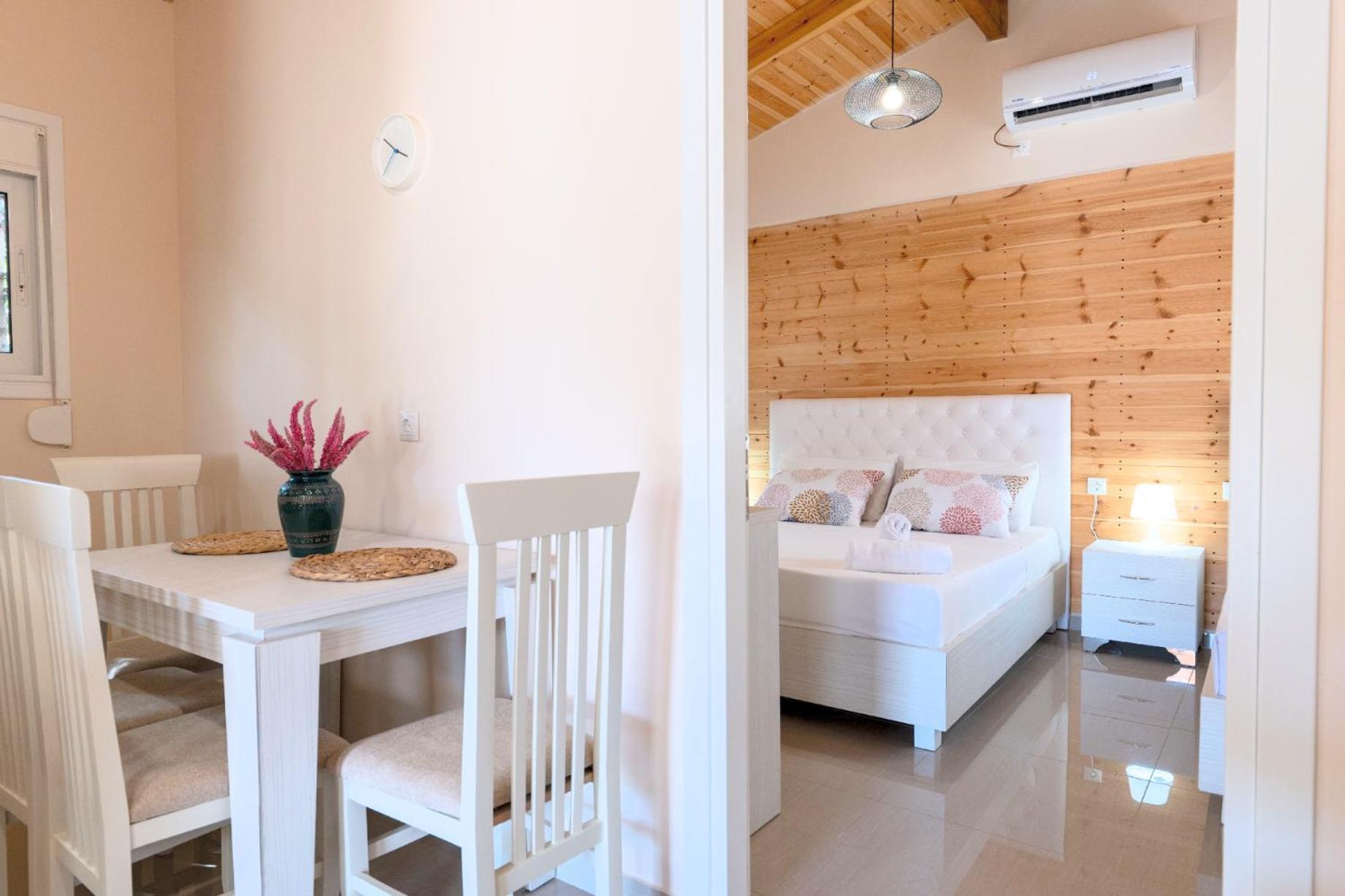 Dajana Apartments Ксамил Экстерьер фото